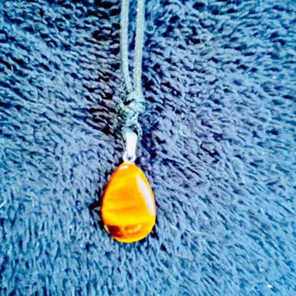 11 Crystal necklaces on leather cords - Picture 8 of 10